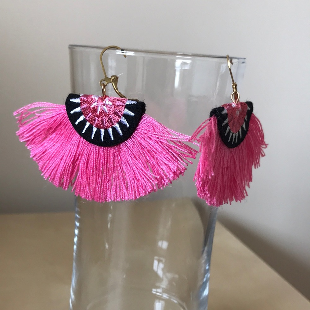 ④ for $7️⃣‼️ Pink tassel fan earrings!